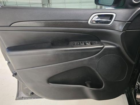 Used 2018 Jeep Grand Cherokee Altitude RWD image 14