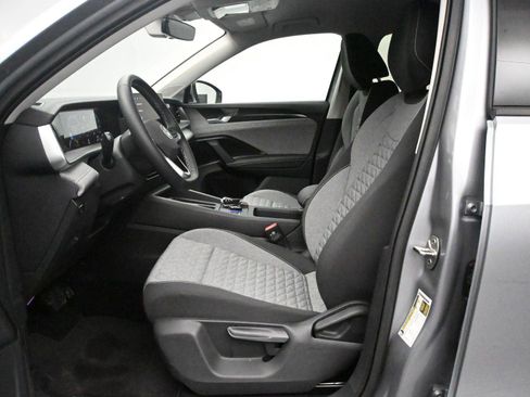 Used 2025 Volkswagen Tiguan S image 8