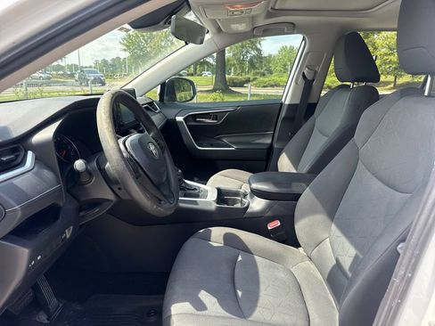 Used 2019 Toyota RAV4 XLE w/ Convenience Package FWD image 12
