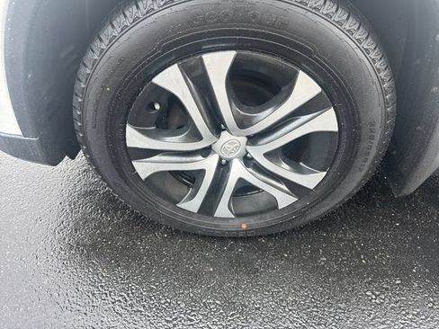 Used 2016 Toyota RAV4 LE AWD/4WD image 9
