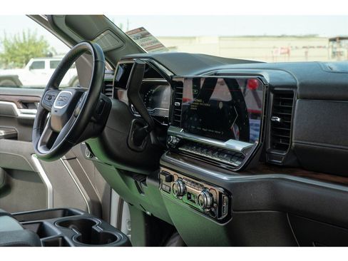 Used 2025 GMC Sierra 1500 SLT AWD/4WD image 41