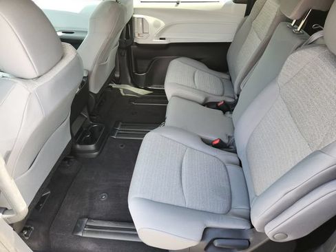 Used 2025 Toyota Sienna LE w/ LE Plus Package AWD/4WD image 26