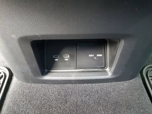 Used 2025 Volkswagen Atlas Cross Sport SE w/ Panoramic Sunroof Package FWD image 18