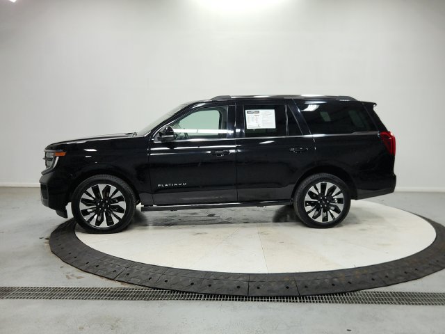 Used 2025 Ford Expedition Platinum w/ Driver's Package AWD/4WD image 5