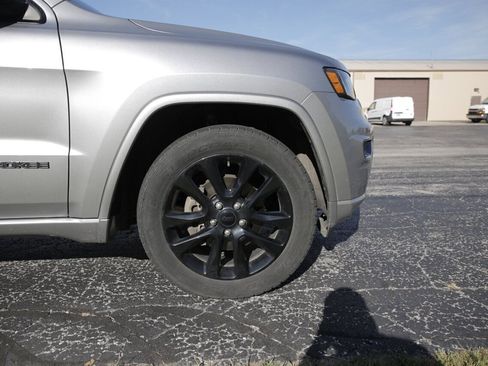 Used 2018 Jeep Grand Cherokee Altitude image 26