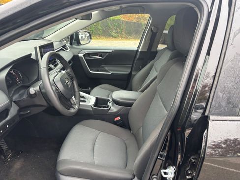 Used 2025 Toyota RAV4 XLE image 24