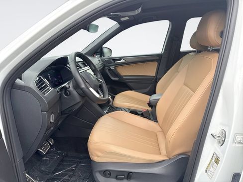Used 2024 Volkswagen Tiguan SE R-Line AWD/4WD image 13