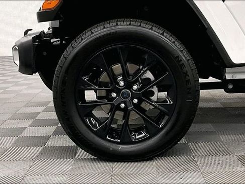 Used 2025 Jeep Wrangler Unlimited Sahara w/ Safety Group image 10