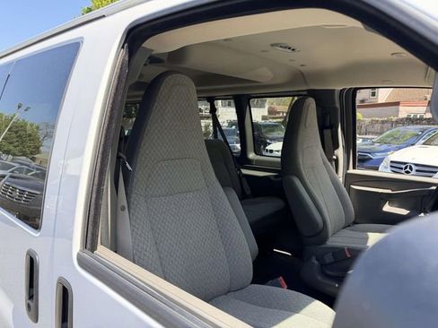 Used 2025 GMC Savana 3500 LT w/ LT Preferred Equipment Group RWD image 19