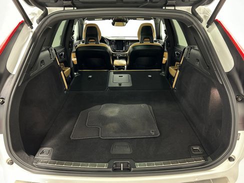 Used 2018 Volvo XC60 T6 Inscription w/ Vision Package AWD/4WD image 32