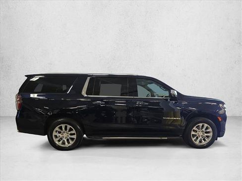 Used 2021 Chevrolet Suburban Premier w/ Premium Package AWD/4WD image 4