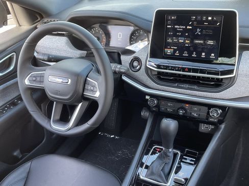 New 2026 Jeep Compass Latitude image 13