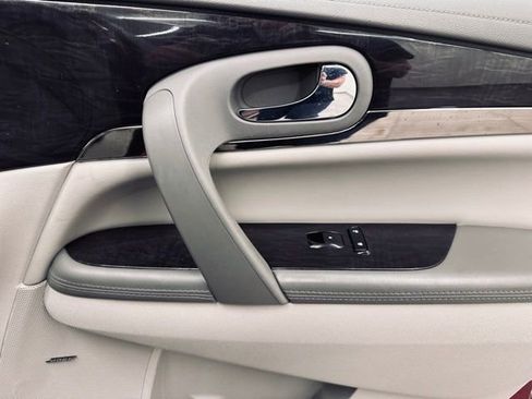 Used 2015 Buick Enclave Leather image 12