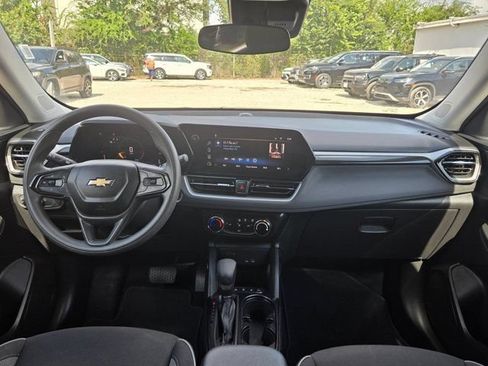 Used 2025 Chevrolet TrailBlazer LT AWD/4WD image 21