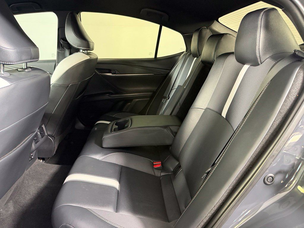 Used 2025 Toyota Camry SE FWD image 16