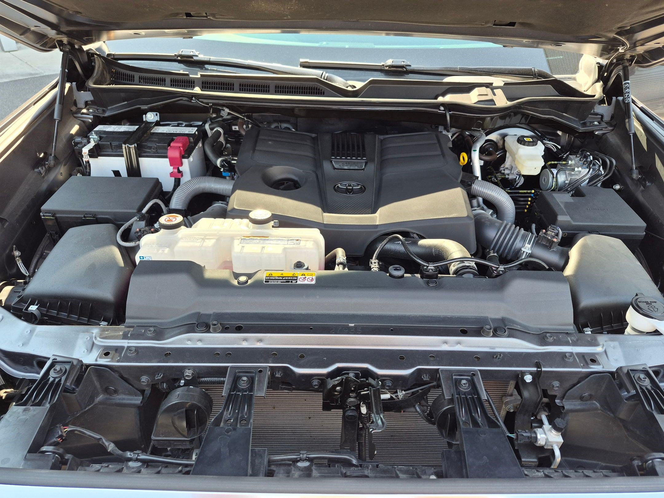 Used 2025 Toyota Tundra Limited AWD/4WD image 31