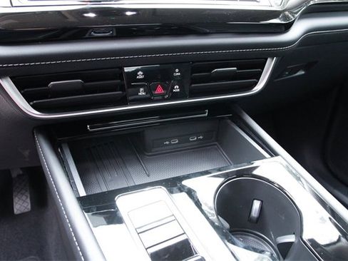 Certified 2025 Volkswagen Atlas SE image 20