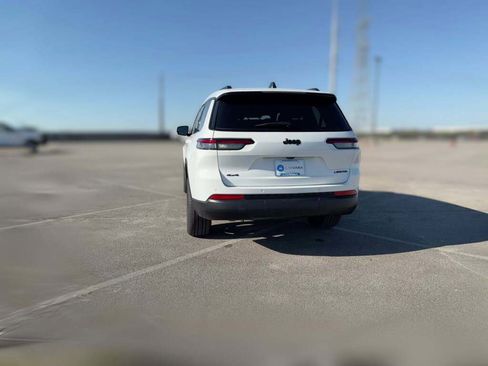 New 2025 Jeep Grand Cherokee L Limited w/ Black Appearance Package image 9