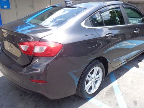 Used 2017 Chevrolet Cruze LT w/ Convenience Package FWD image 5