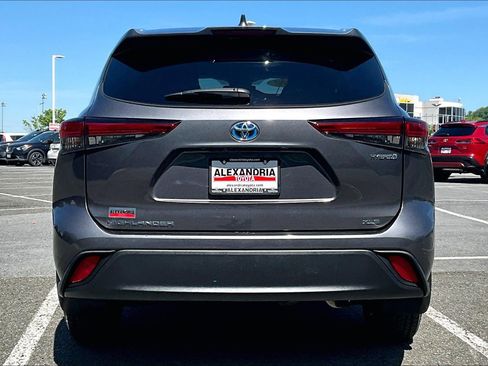 Used 2022 Toyota Highlander XLE image 4