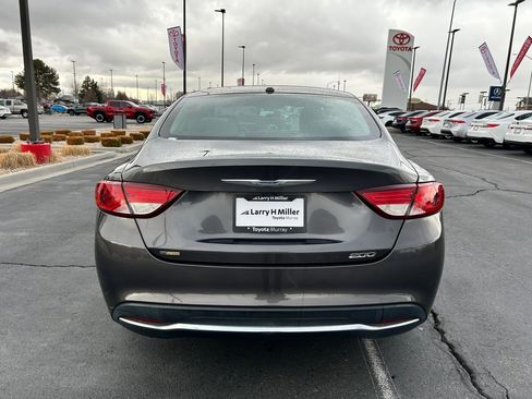 Used 2015 Chrysler 200 Limited w/ Convenience Group image 4