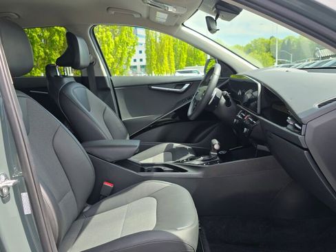Used 2023 Kia Niro EX FWD image 11