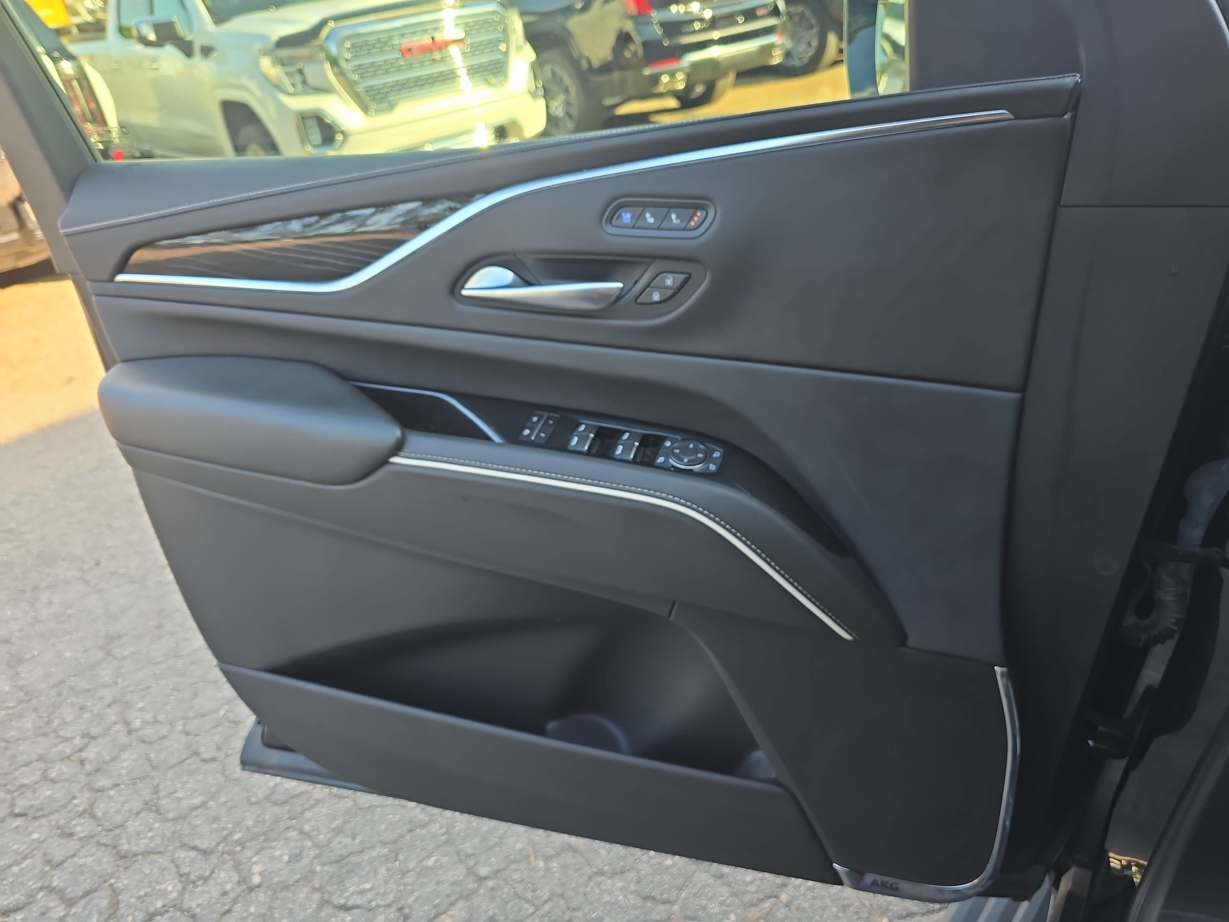 Used 2022 Cadillac Escalade ESV Sport w/ Touring Package AWD/4WD image 27
