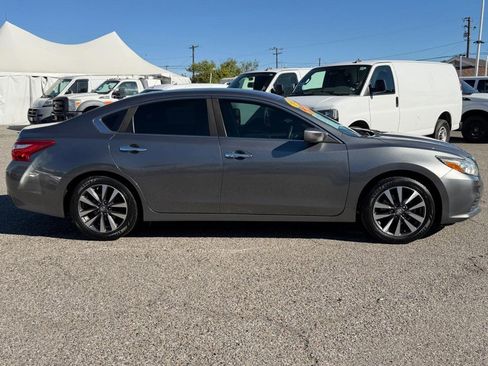 Used 2016 Nissan Altima 2.5 SV image 4