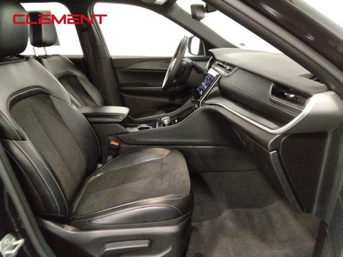 Used 2023 Jeep Grand Cherokee Altitude image 44