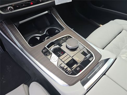 Used 2026 BMW X7 xDrive40i AWD/4WD image 29