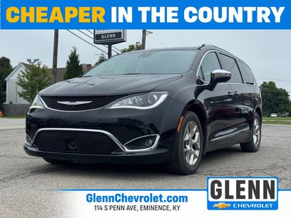 Used 2017 Chrysler Pacifica Limited w/ Advanced Safetytec Group