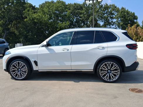Used 2026 BMW X5 sDrive40i w/ Premium Package image 2