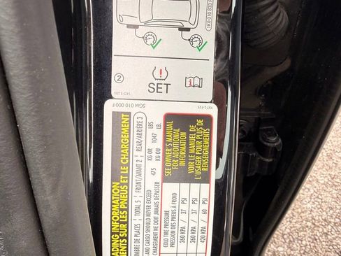 Used 2016 Volkswagen Golf 4-Door image 32