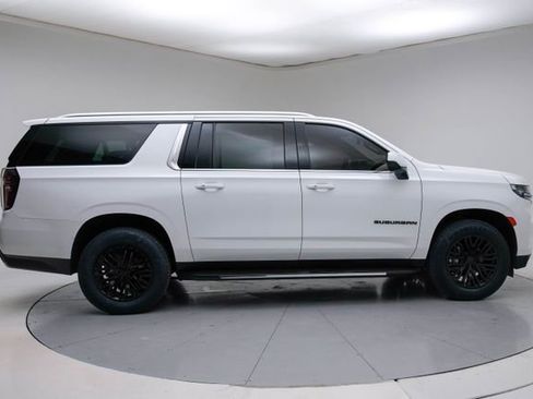 Used 2021 Chevrolet Suburban LT image 8