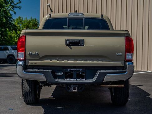 Used 2017 Toyota Tacoma SR5 w/ Tow Package AWD/4WD image 7