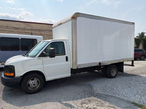 Used 2012 GMC Savana 3500 RWD image 12