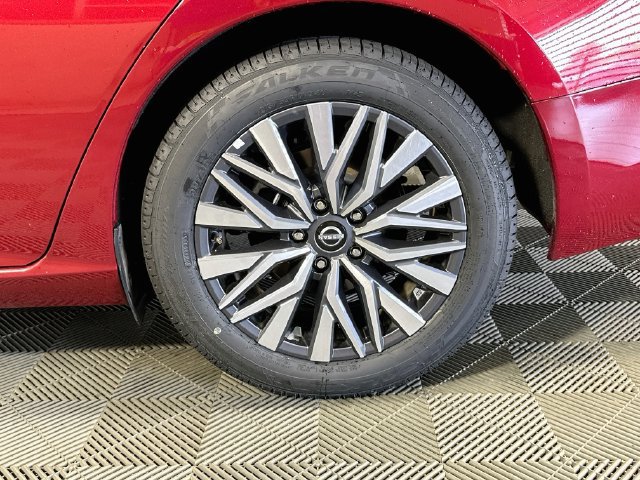 Used 2025 Nissan Altima 2.5 SV FWD image 28