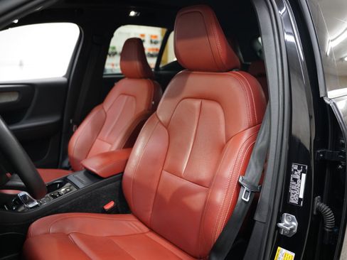 Used 2019 Volvo XC40 T5 Inscription image 24