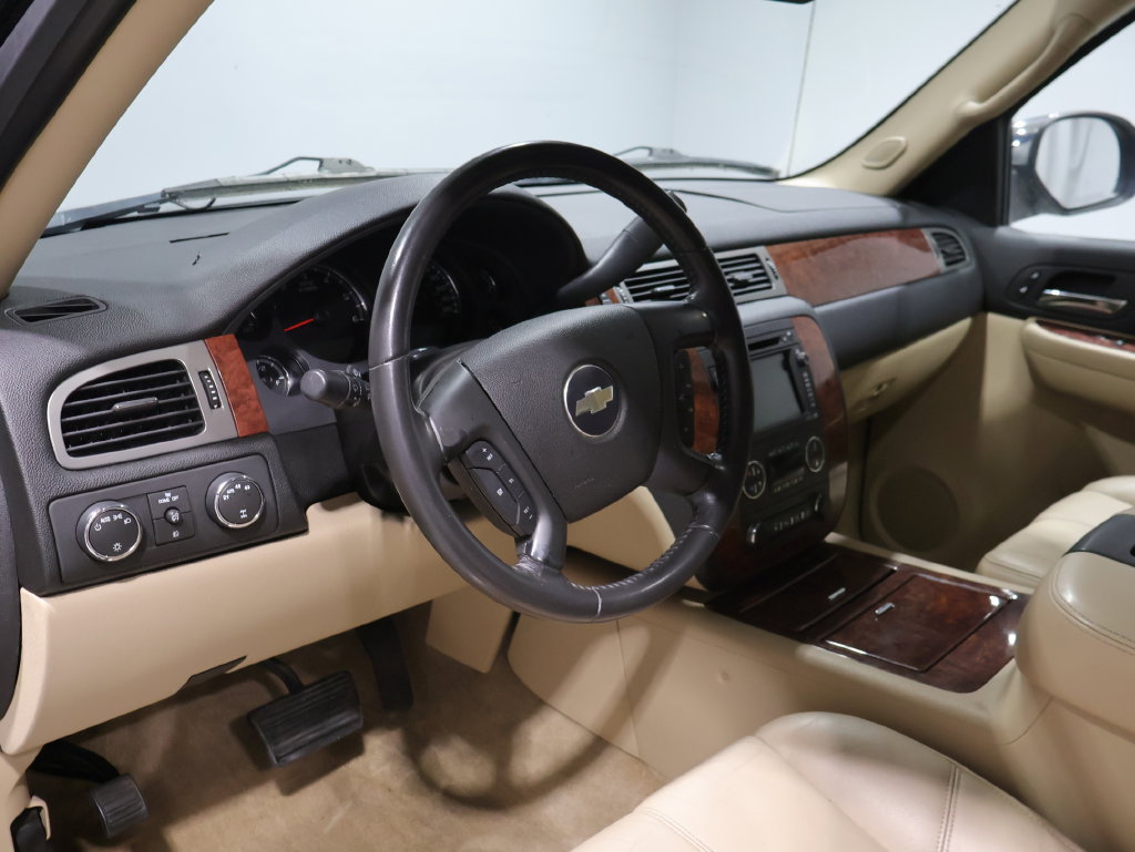 Used 2008 Chevrolet Avalanche LTZ w/ LTZ Preferred Equipment Group AWD/4WD image 19