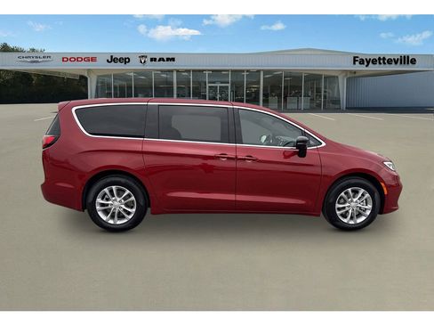 New 2026 Chrysler Pacifica Select image 2