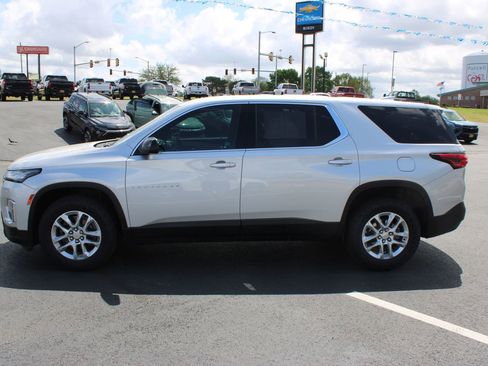 Used 2022 Chevrolet Traverse LS FWD image 5