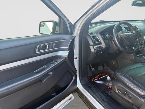 Used 2016 Ford Explorer XLT w/ Equipment Group 202A AWD/4WD image 11