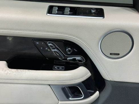 Used 2020 Land Rover Range Rover HSE image 13