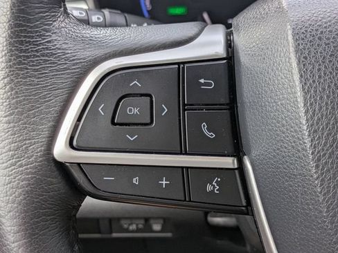 Used 2024 Toyota Sienna XLE FWD image 28