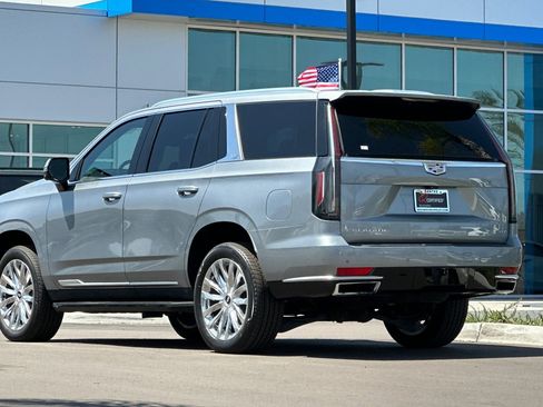 Used 2024 Cadillac Escalade Premium Luxury RWD image 6