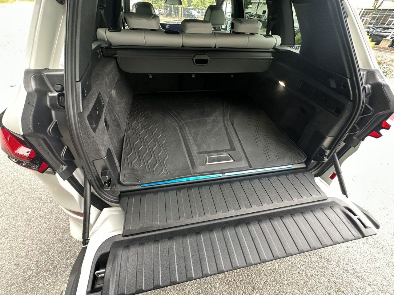 Used 2026 BMW X5 xDrive50e w/ M Sport Package AWD/4WD image 26
