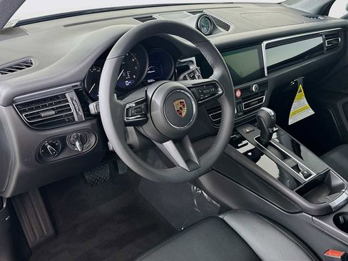 New 2026 Porsche Macan image 4