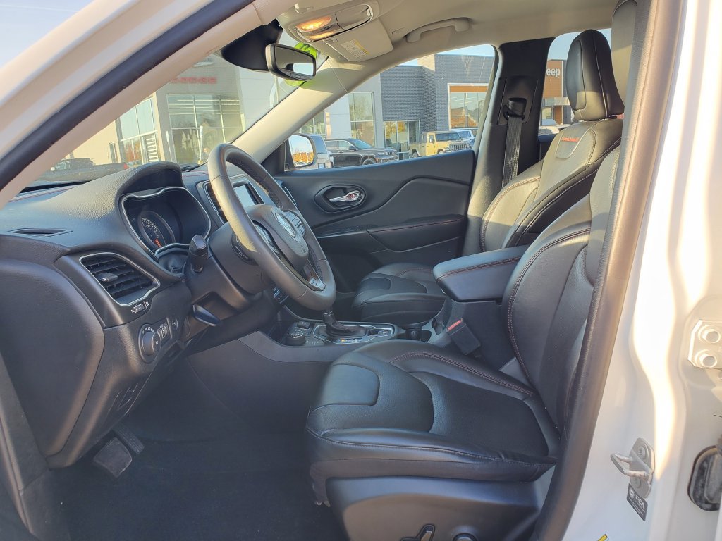 Used 2022 Jeep Cherokee Trailhawk w/ Premium Leather Package AWD/4WD image 19