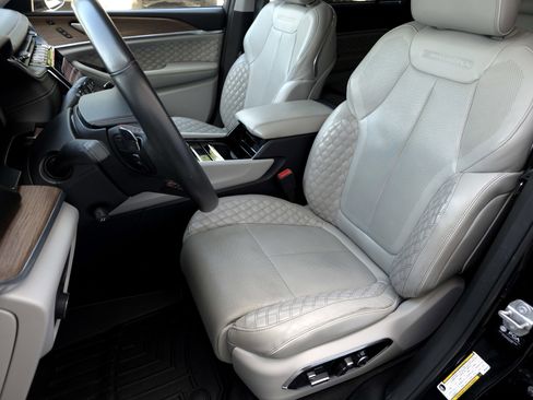 Used 2021 Jeep Grand Cherokee L Summit w/ Luxury Tech Group V image 10