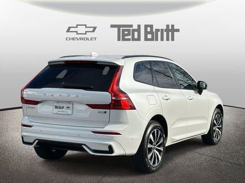 Used 2025 Volvo XC60 B5 Plus image 4